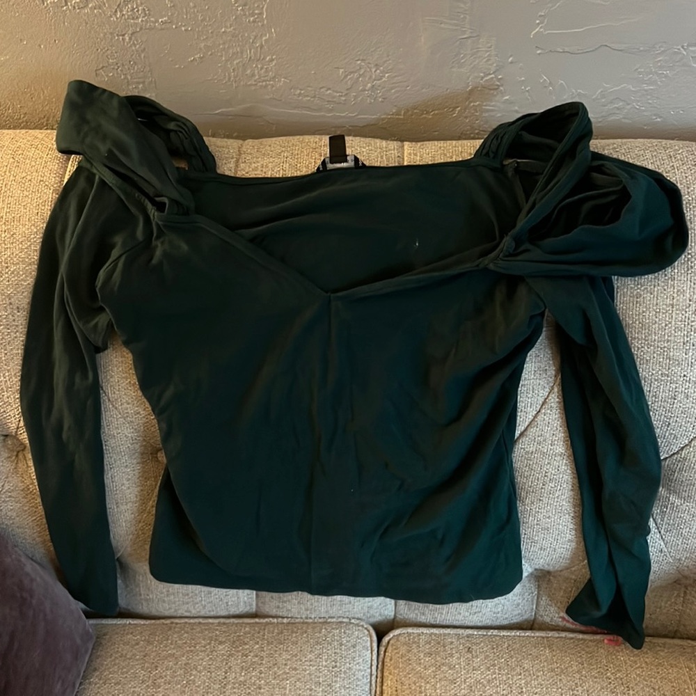 Cute emerald green sweetheart neck line shirt with cute shoulders